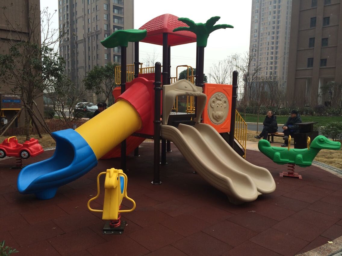 湖南戶外健身器材,長沙兒童游樂設(shè)施,塑膠跑道施工,公園椅垃圾桶
